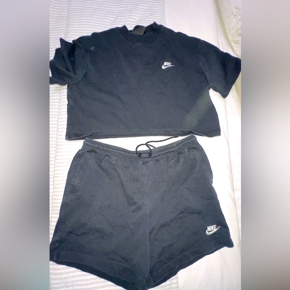 NIKE: Black 2-Piece Crop Tee Short Set - Size M/L
